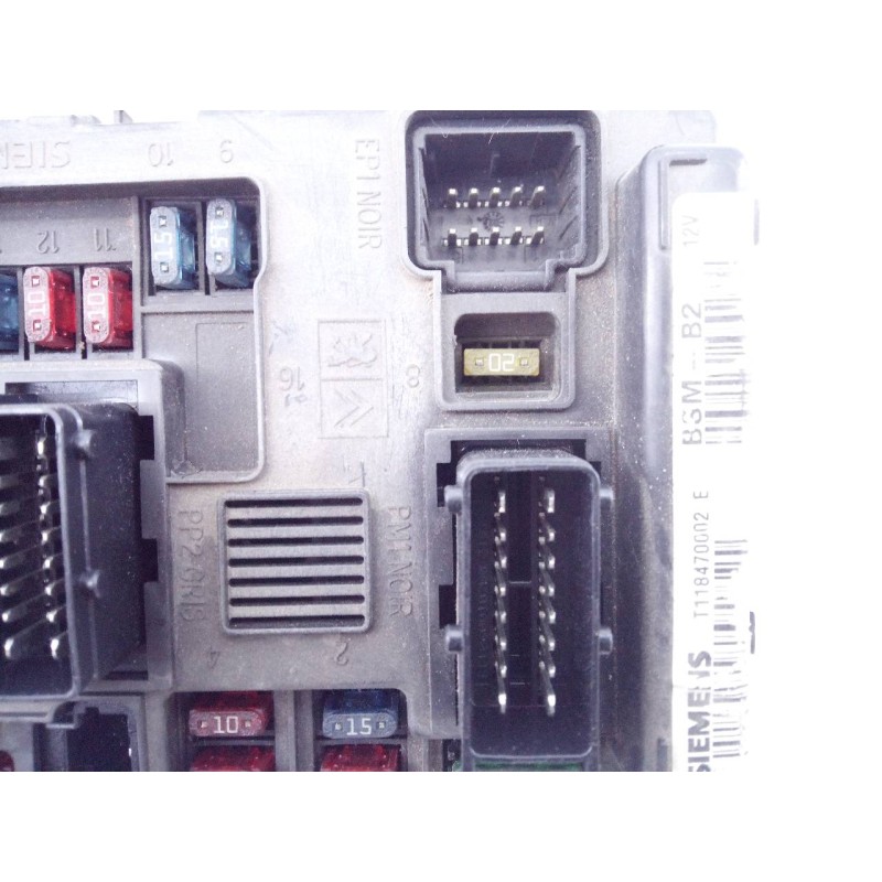 Recambio de caja reles / fusibles para peugeot 206 berlina look referencia OEM IAM 9643498980  E3-B2-31-3