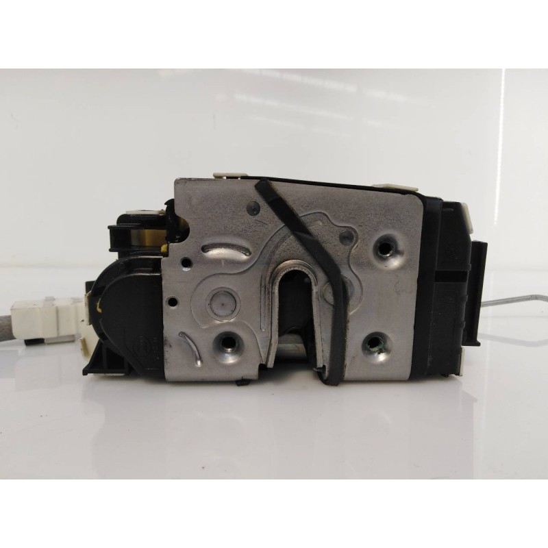 Recambio de cerradura puerta delantera izquierda para mercedes-benz clase cla (w117) cla 220 cdi (117.303) referencia OEM IAM A1