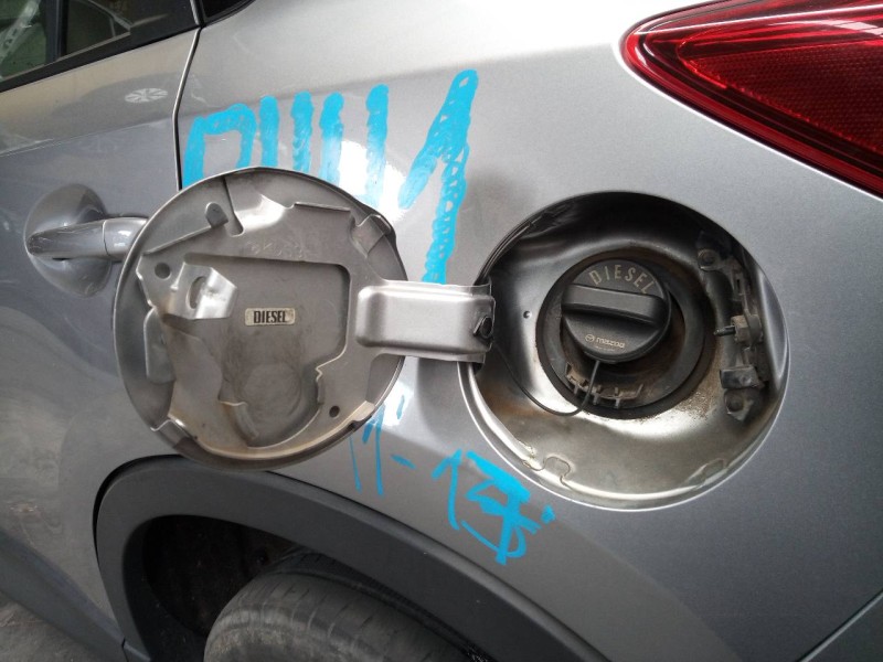 Recambio de tapa exterior combustible para mazda cx-5 style 4wd referencia OEM IAM   