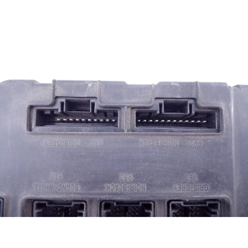 Recambio de caja reles / fusibles para renault megane ii classic berlina confort authentique referencia OEM IAM 8200309690  E2-A