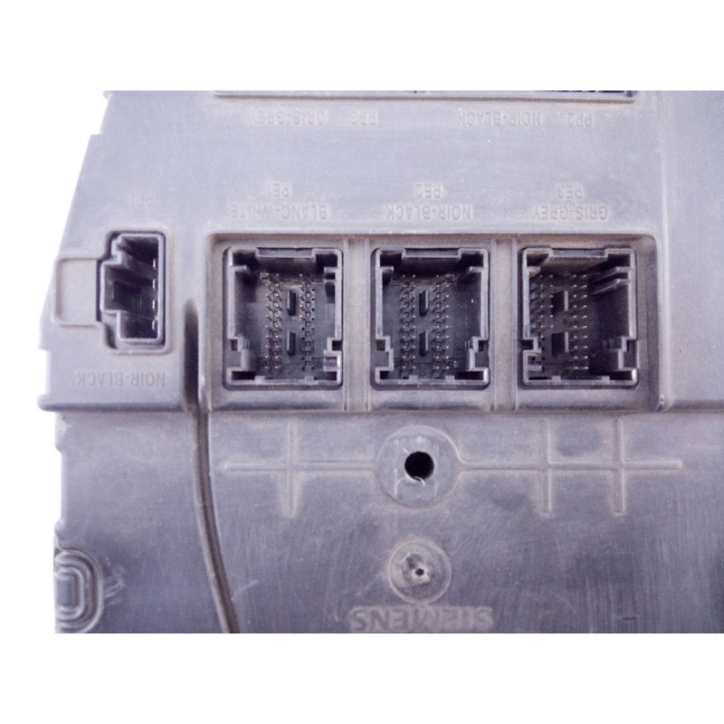 Recambio de caja reles / fusibles para renault megane ii classic berlina confort authentique referencia OEM IAM 8200309690  E2-A