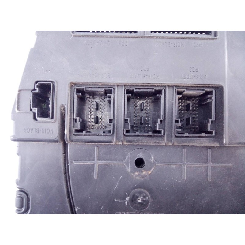 Recambio de caja reles / fusibles para renault scenic ii authentique referencia OEM IAM 8200351182  E2-A1-38-8