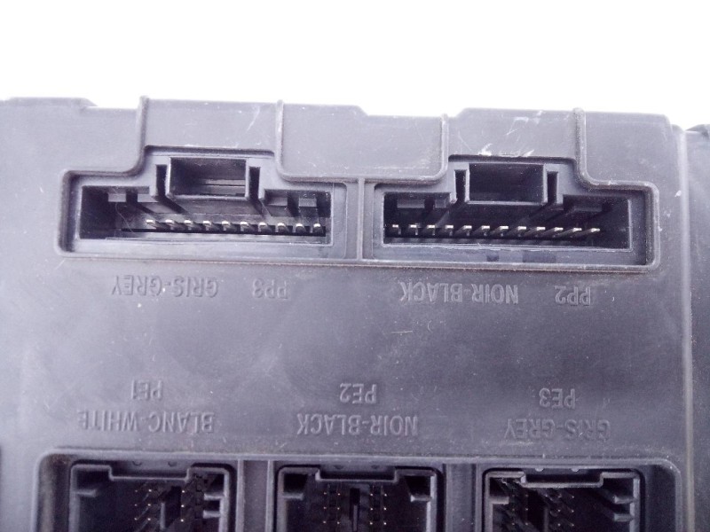 Recambio de caja reles / fusibles para renault scenic ii authentique referencia OEM IAM 8200351182  E2-A1-38-8