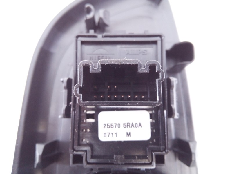 Recambio de mando elevalunas delantero izquierdo para nissan micra v (k14) acenta referencia OEM IAM 255705RA0A  E3-B4-28-4