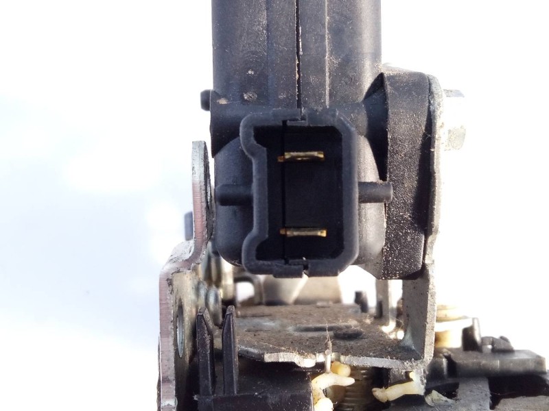 Recambio de cerradura puerta trasera izquierda para dacia duster ambiance 4x2 referencia OEM IAM   E2-A1-34-2