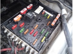 CAJA RELES / FUSIBLES 