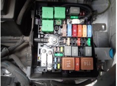 CAJA RELES / FUSIBLES 