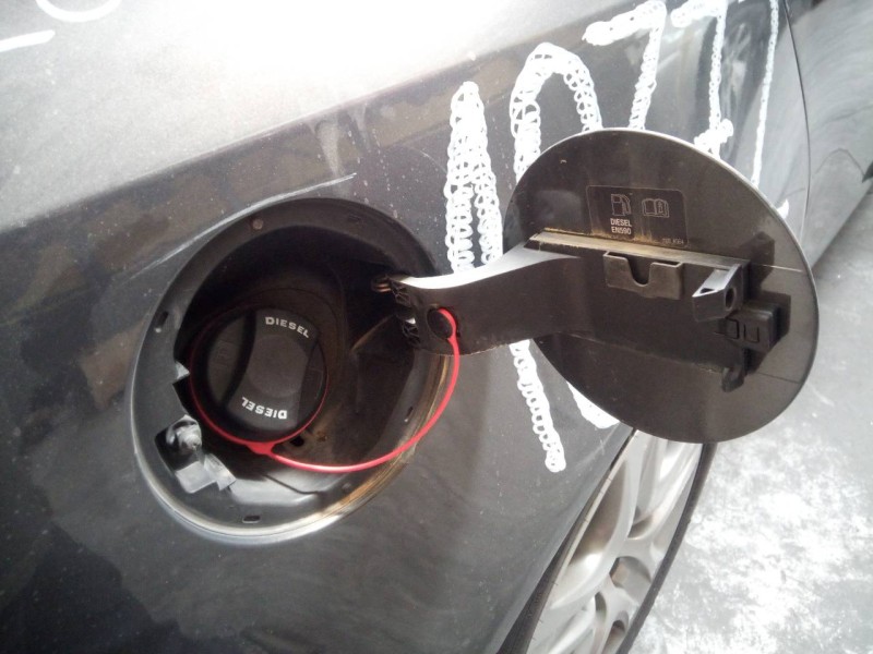 Recambio de tapa exterior combustible para opel insignia berlina selective referencia OEM IAM   