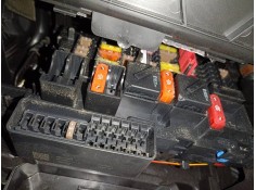 CAJA RELES / FUSIBLES 