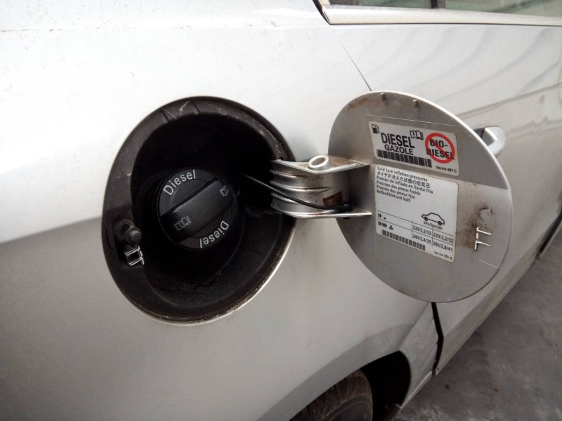 Recambio de tapa exterior combustible para volkswagen passat lim. (362) advance bluemotion referencia OEM IAM   