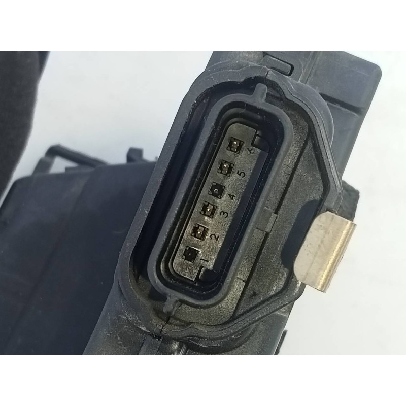 Recambio de cerradura puerta trasera derecha para renault clio iv business referencia OEM IAM 825002104R  E1-A1-48-2