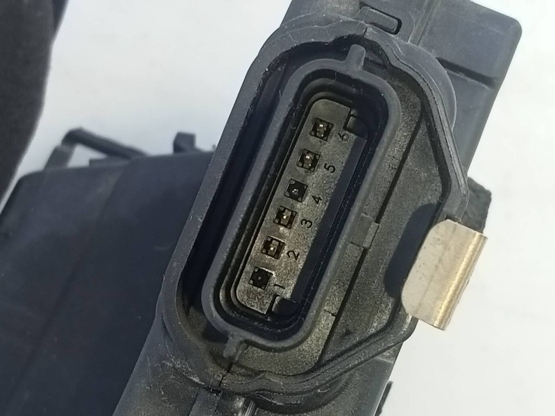 Recambio de cerradura puerta trasera derecha para renault clio iv business referencia OEM IAM 825002104R  E1-A1-48-2