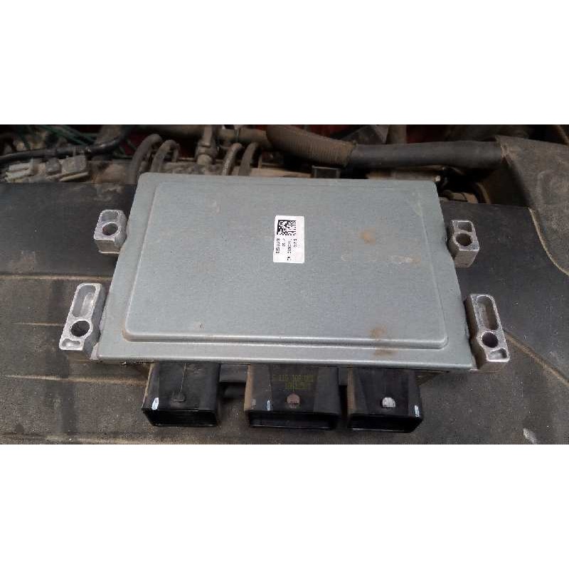 Recambio de centralita motor uce para dacia sandero laureate referencia OEM IAM 8201082042 8201082039 P3-B4-43-3