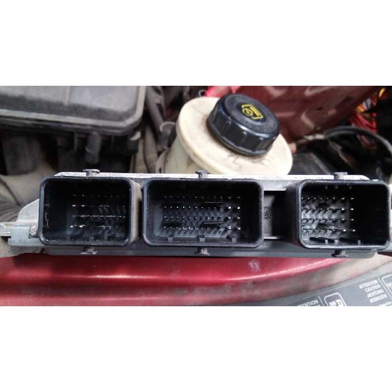 Recambio de centralita motor uce para dacia sandero laureate referencia OEM IAM 8201082042 8201082039 P3-B4-43-3