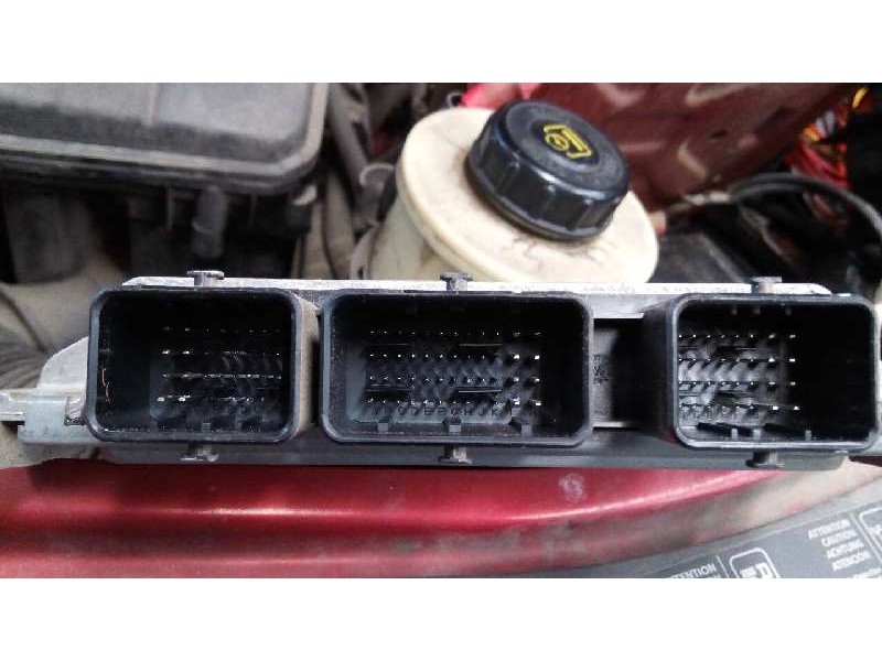 Recambio de centralita motor uce para dacia sandero laureate referencia OEM IAM 8201082042 8201082039 P3-B4-43-3