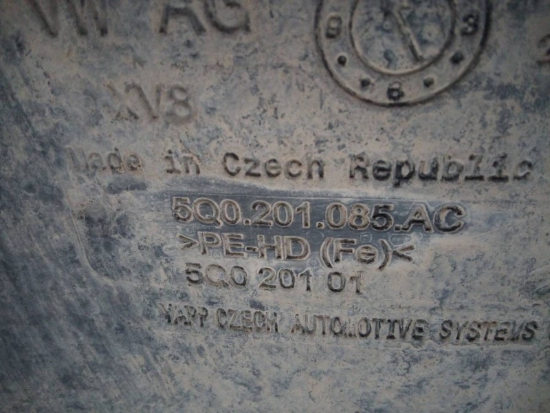 Recambio de deposito combustible para volkswagen t-roc sport referencia OEM IAM 5Q0201085AC  