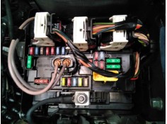 CAJA RELES / FUSIBLES 