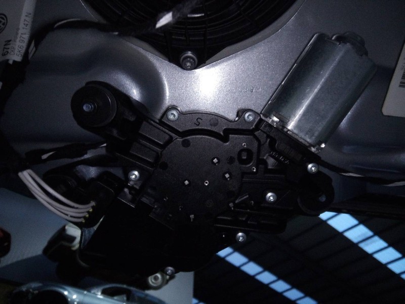 Recambio de motor limpia trasero para volkswagen golf vi (5k1) advance bluemotion referencia OEM IAM 5K6955711B 0390201216 