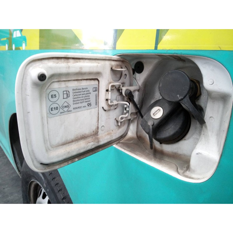 Recambio de tapa exterior combustible para volkswagen caddy furgón/kombi maxi furgón bmt referencia OEM IAM   