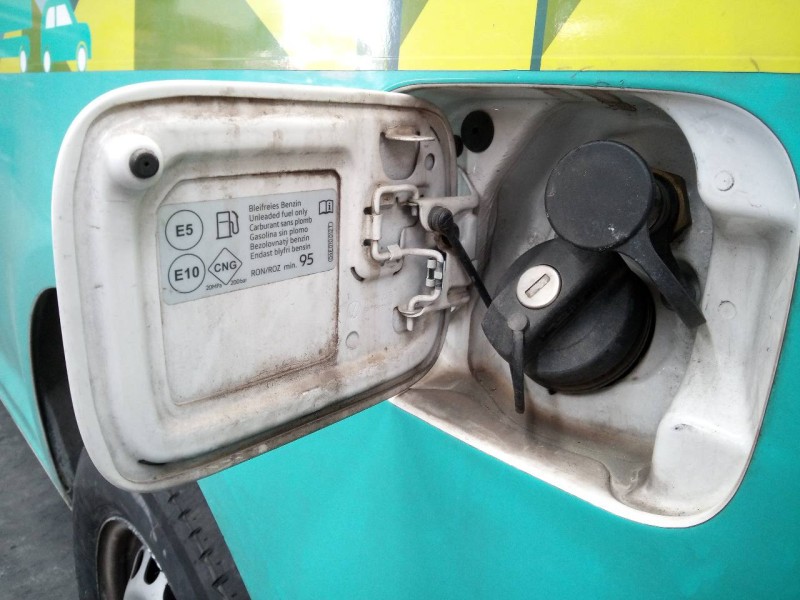 Recambio de tapa exterior combustible para volkswagen caddy furgón/kombi maxi furgón bmt referencia OEM IAM   