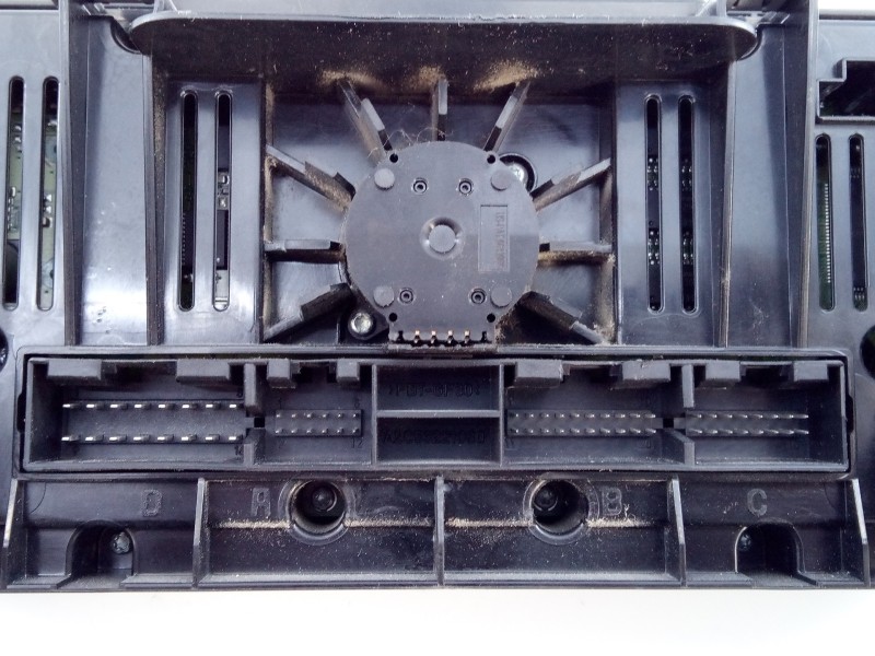 Recambio de mando climatizador para audi q3 (8ug) sport referencia OEM IAM 8U0820043D A2C80279600 E2-A1-23-3