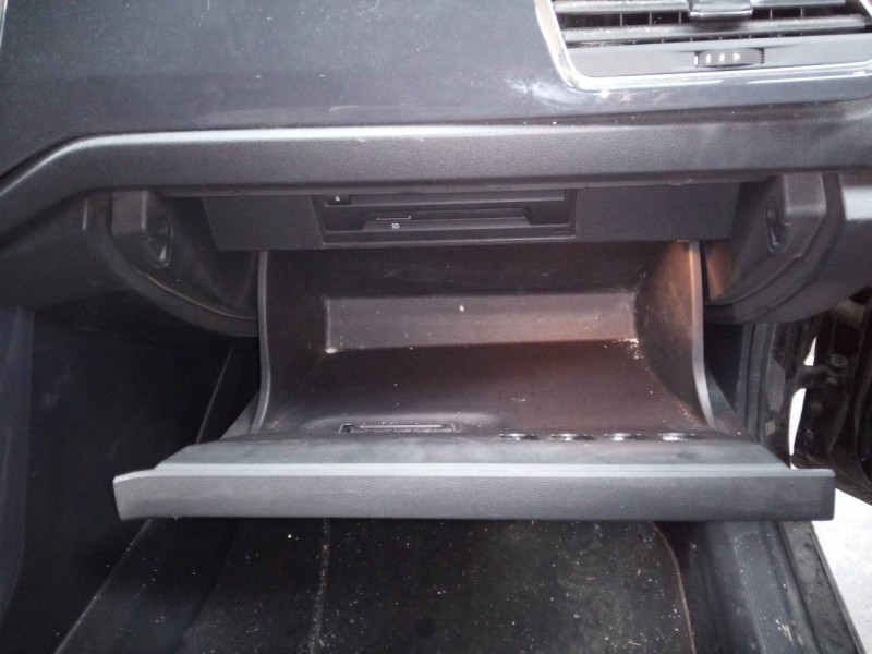 Recambio de guantera para volkswagen t-roc sport referencia OEM IAM   