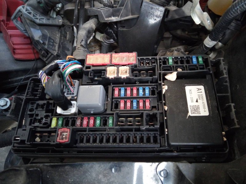 Recambio de caja reles / fusibles para toyota c-hr hybrid dynamic plus referencia OEM IAM 8264147050A 7K232298 