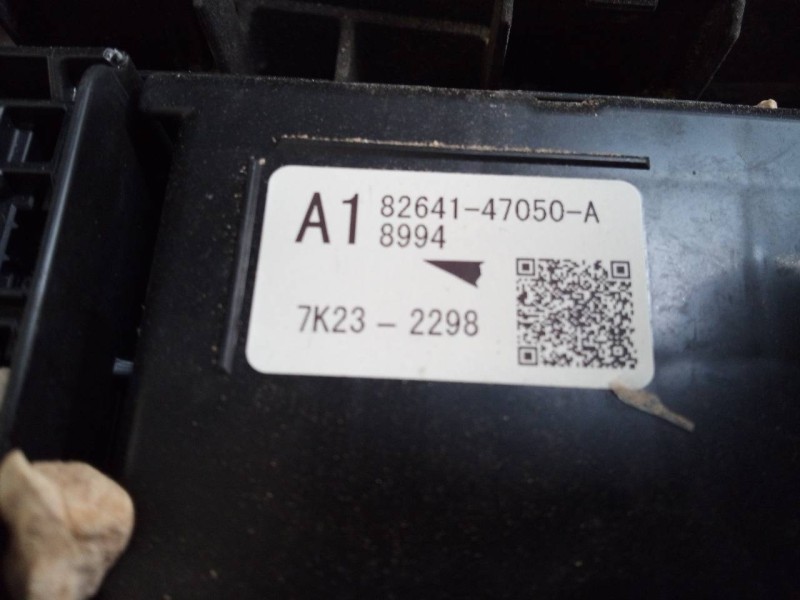 Recambio de caja reles / fusibles para toyota c-hr hybrid dynamic plus referencia OEM IAM 8264147050A 7K232298 