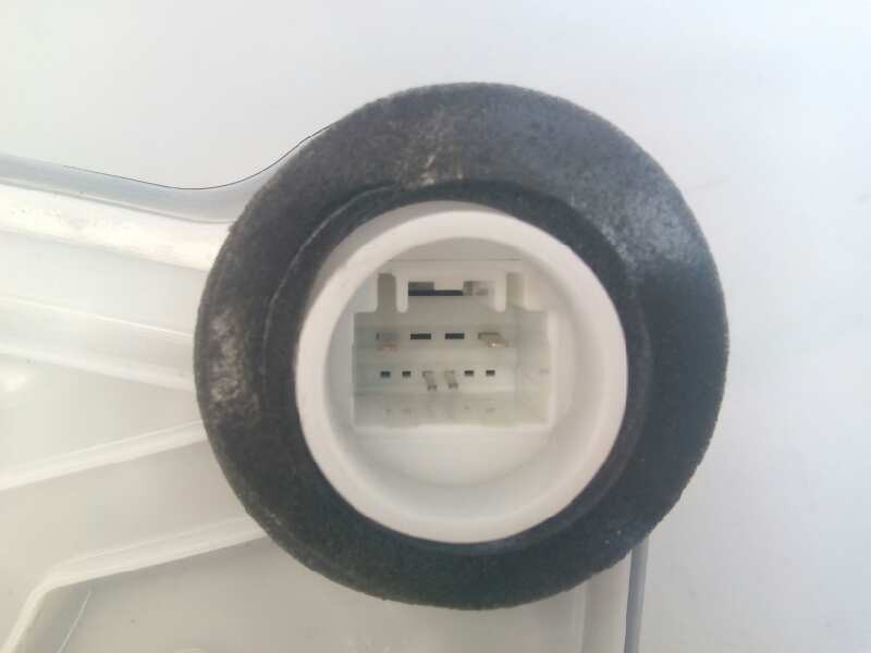 Recambio de cerradura puerta delantera derecha para toyota prius+ eco referencia OEM IAM 6111120  E2-B4-5-1