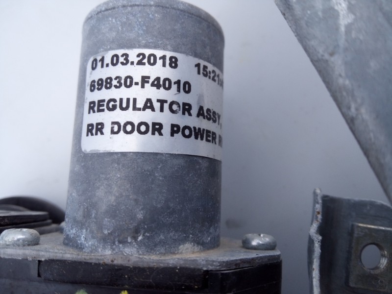 Recambio de elevalunas trasero derecho para toyota c-hr hybrid dynamic plus referencia OEM IAM 69830F4010  E2-B4-39-2