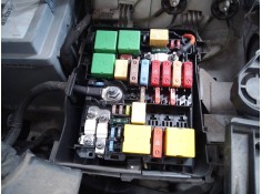 CAJA RELES / FUSIBLES 