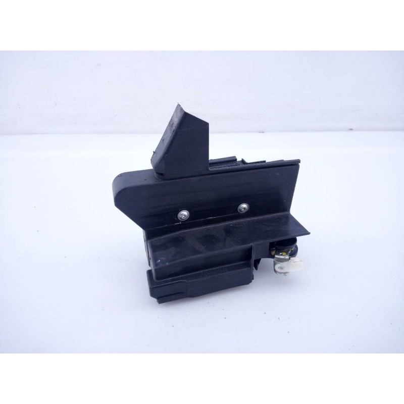 Recambio de cerradura puerta trasera derecha para dacia sandero stepway referencia OEM IAM 825022281RG  E1-A1-43-1