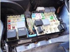 CAJA RELES / FUSIBLES 