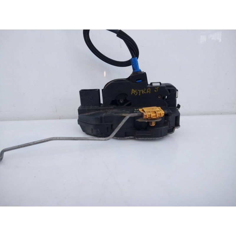 Recambio de cerradura puerta delantera derecha para opel astra j lim. excellence referencia OEM IAM 3023880  E2-B6-65-2