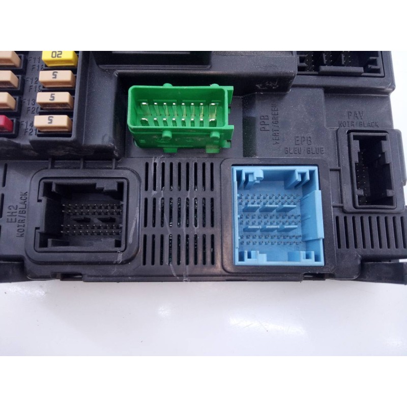 Recambio de caja reles / fusibles para peugeot 208 style referencia OEM IAM 9819849680  E3-B2-40-4