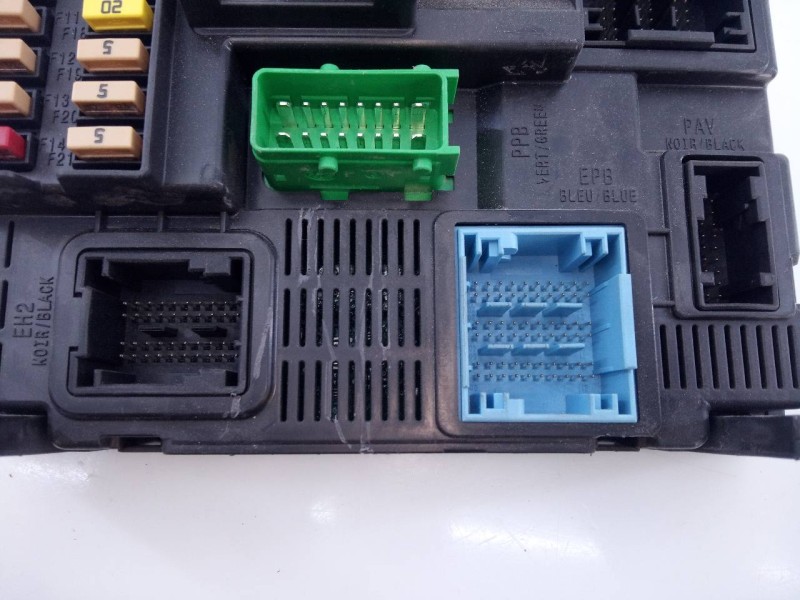 Recambio de caja reles / fusibles para peugeot 208 style referencia OEM IAM 9819849680  E3-B2-40-4