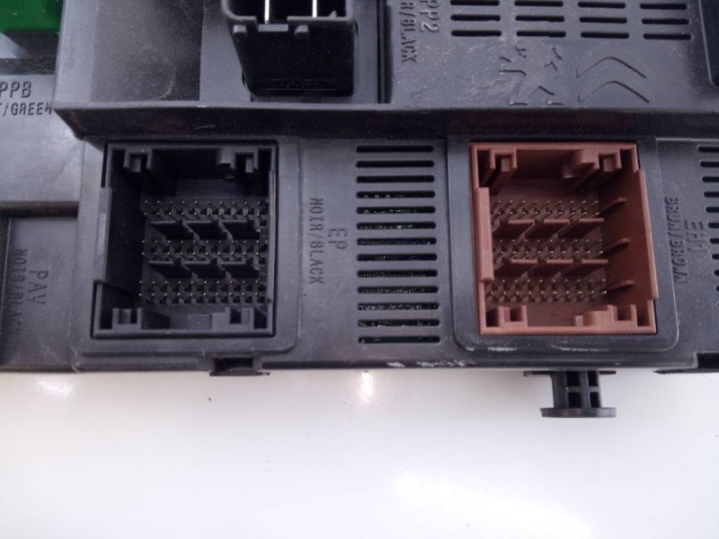 Recambio de caja reles / fusibles para peugeot 208 style referencia OEM IAM 9819849680  E3-B2-40-4
