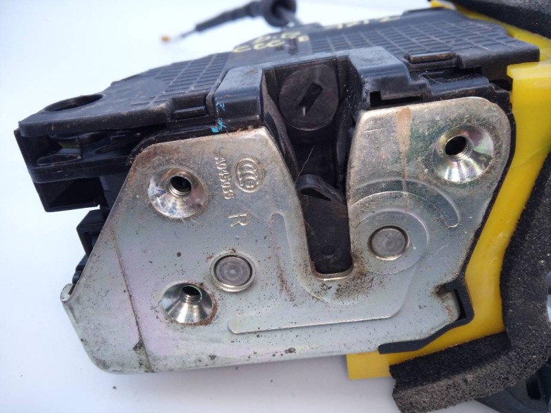 Recambio de cerradura puerta delantera derecha para kia cee´d drive referencia OEM IAM 91320A2110HIG  E2-B5-3-1