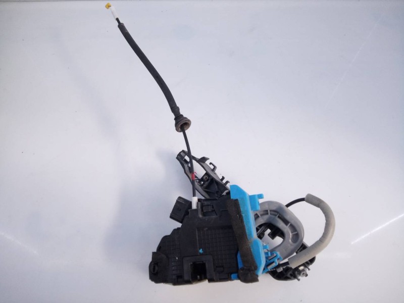 Recambio de cerradura puerta trasera derecha para kia cee´d drive referencia OEM IAM 81420A2100HIT  E2-B5-5-2