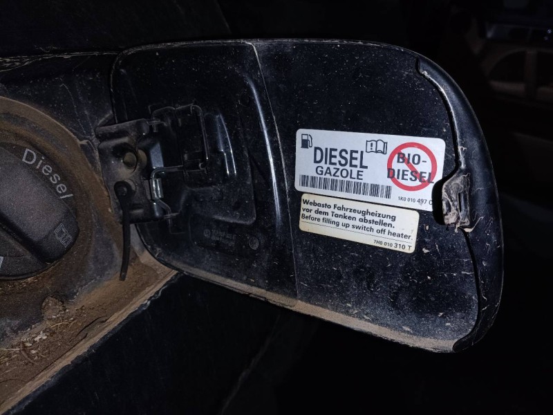 Recambio de tapa exterior combustible para volkswagen touareg (7l6) tdi r5 referencia OEM IAM   