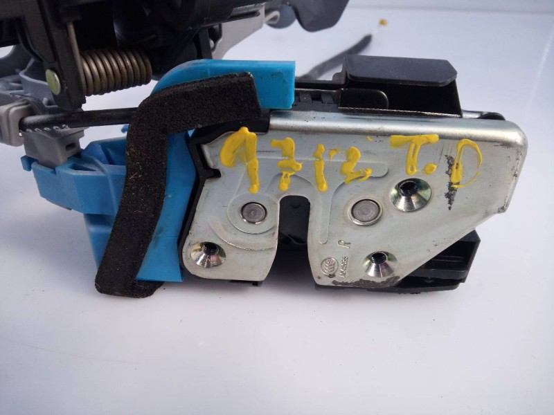 Recambio de cerradura puerta trasera derecha para kia cee´d drive referencia OEM IAM 81420A2100HIT  E2-B5-5-2