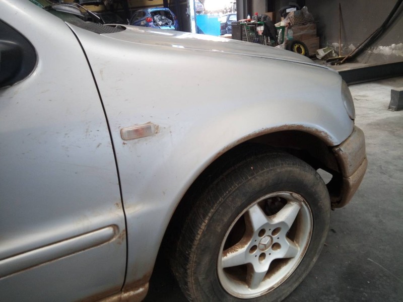 Recambio de aleta delantera derecha para mercedes-benz clase m (w163) 270 cdi (163.113) referencia OEM IAM   