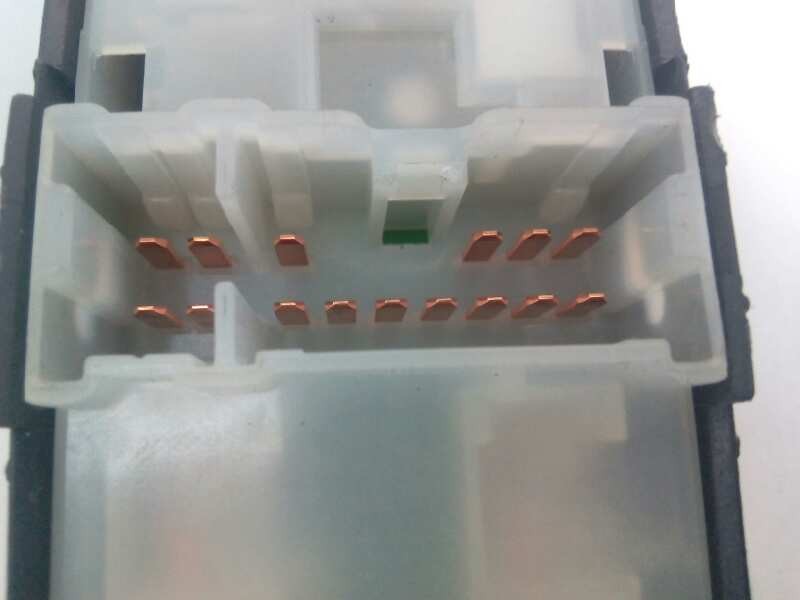 Recambio de mando elevalunas delantero izquierdo para nissan almera tino (v10m) acenta referencia OEM IAM 25401BU815  E3-B4-21-1