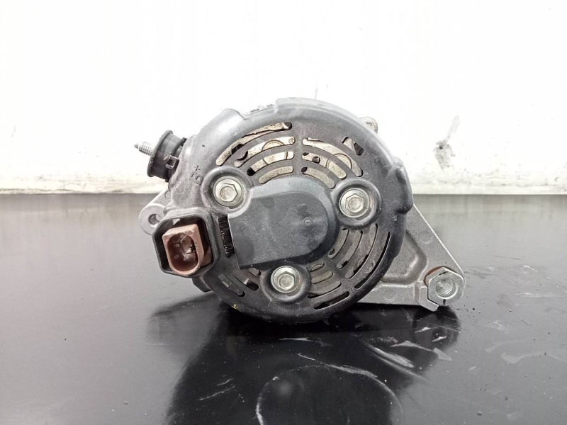 Recambio de alternador para suzuki swift (az) gle referencia OEM IAM 3140081P0 1042112300 P3-A4-3-3