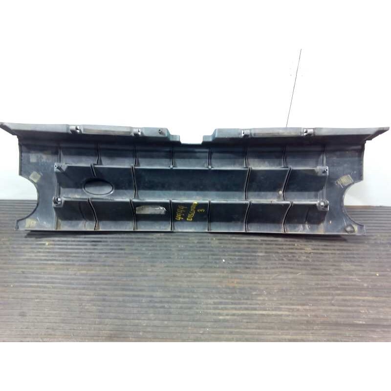 Recambio de rejilla delantera para land rover discovery v6 td s referencia OEM IAM   P2-A2-38