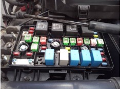 CAJA RELES / FUSIBLES 