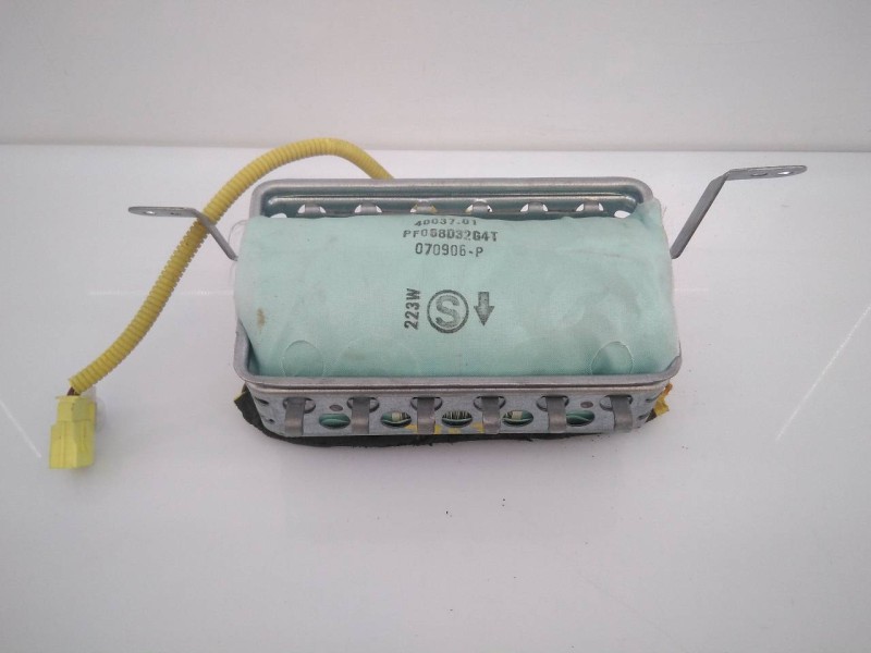 Recambio de airbag delantero derecho para toyota avensis wagon (t25) 2.0 d-4d executive referencia OEM IAM 7397005070 4003701 E2