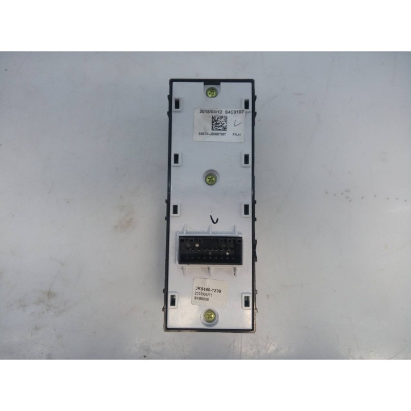 Recambio de mando elevalunas delantero izquierdo para hyundai kona referencia OEM IAM 93570J9000  E3-A3-34-2