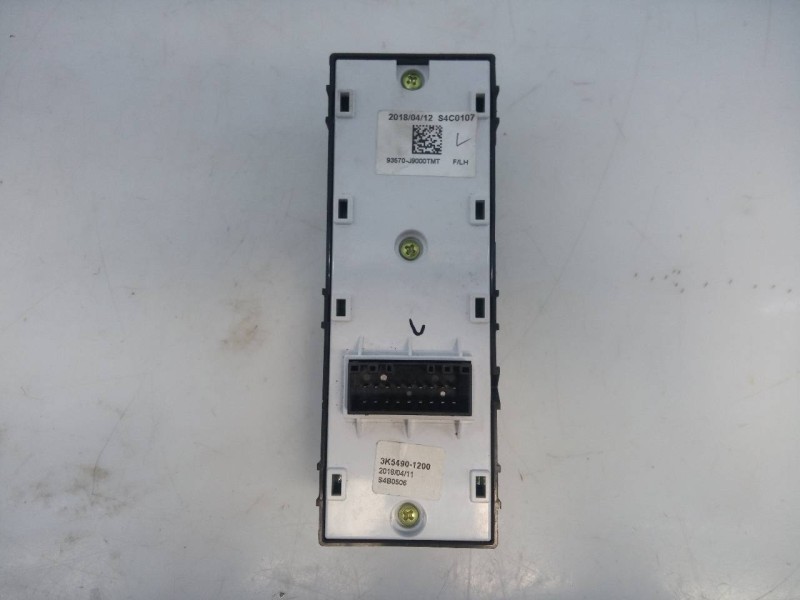 Recambio de mando elevalunas delantero izquierdo para hyundai kona referencia OEM IAM 93570J9000  E3-A3-34-2