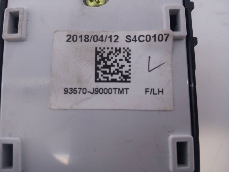 Recambio de mando elevalunas delantero izquierdo para hyundai kona referencia OEM IAM 93570J9000  E3-A3-34-2